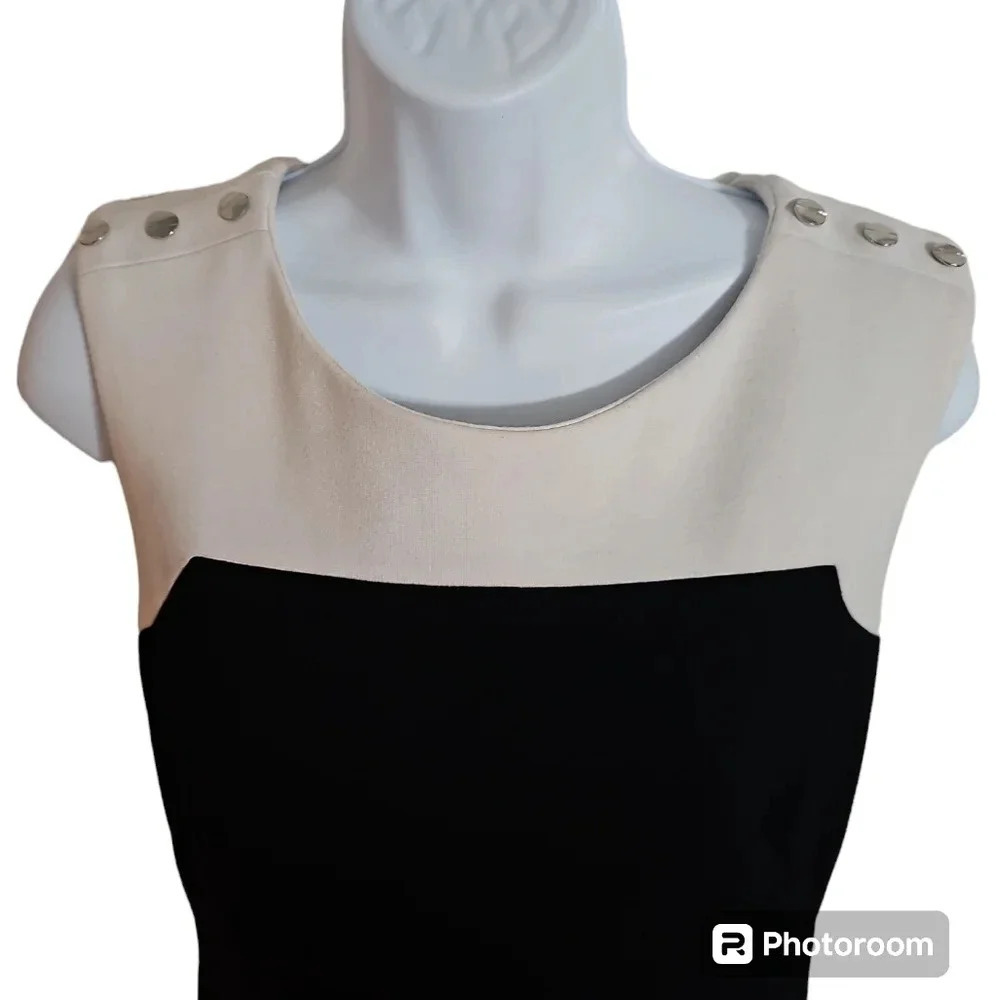 White House Black Market Women’s 8 Black White Sheath Dress Silver Button Mod - Picture 3 of 8
